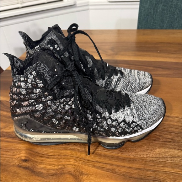 Nike Men’s Lebron 17 ‘In The Arena’ Black and White High-Top Sneakers, Size 9.5 - Picture 1 of 10